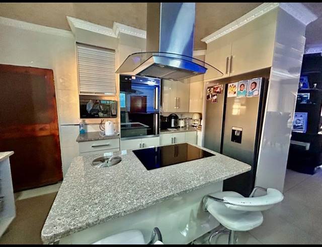 3 BEDROOM HOUSE FOR SALE IN VANDERBIJLPARK CE 2